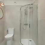 Comfortable In The Centre Of With Parking, & Gym By Renters *