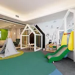 Comfortable In The Centre Of With Parking, & Gym By Renters