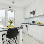 Comfortable In The Centre Of With Parking, & Gym By Renters *