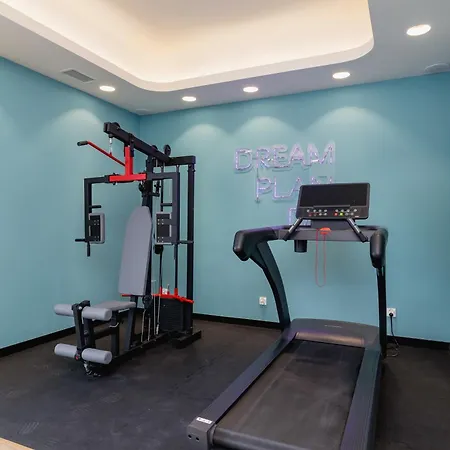Comfortable In The Centre Of With Parking, & Gym By Renters Apartment