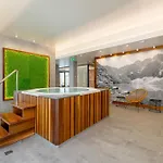 Comfortable In The Centre Of With Parking, & Gym By Renters דירה *