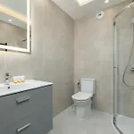 Comfortable In The Centre Of With Parking, & Gym By Renters