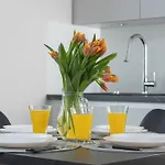 דירה Comfortable In The Centre Of With Parking, & Gym By Renters זקופאנה