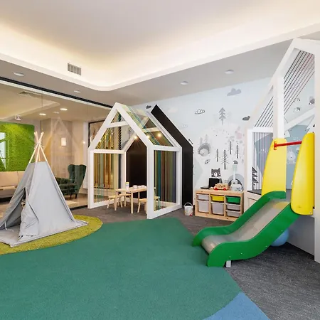 Comfortable In The Centre Of With Parking, & Gym By Renters