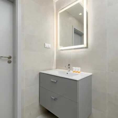 Διαμέρισμα Comfortable In The Centre Of With Parking, & Gym By Renters