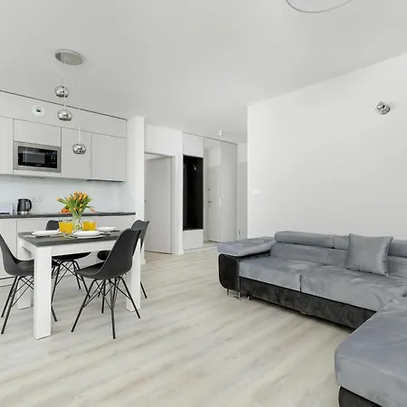 Comfortable In The Centre Of With Parking, & Gym By Renters